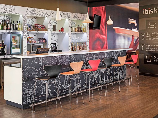 Imagen del bar/restaurante del Hotel Ibis Sao Jose Dos Campos Dutra. Foto 3