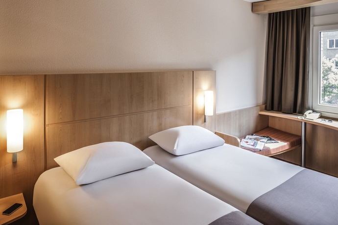 Imagen de la habitación del Hotel Ibis Schiphol Amsterdam Airport. Foto 5