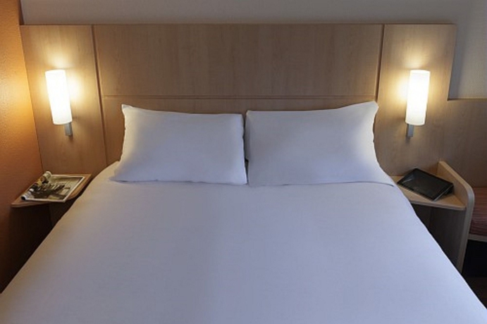 Imagen de la habitación del Hotel Ibis Schiphol Amsterdam Airport. Foto 6