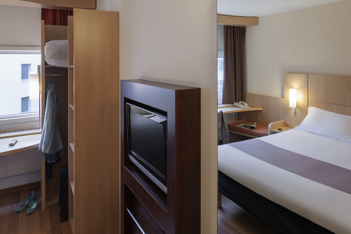 Imagen de la habitación del Hotel Ibis Schiphol Amsterdam Airport. Foto 8