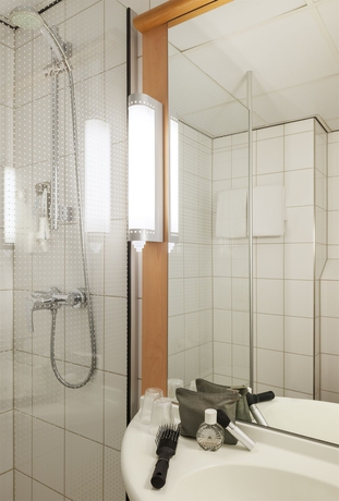 Imagen de la habitación del Hotel Ibis Schiphol Amsterdam Airport. Foto 9