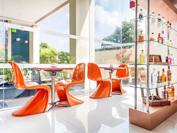 Imagen del bar/restaurante del Hotel Ibis Semarang Simpang Lima. Foto 3