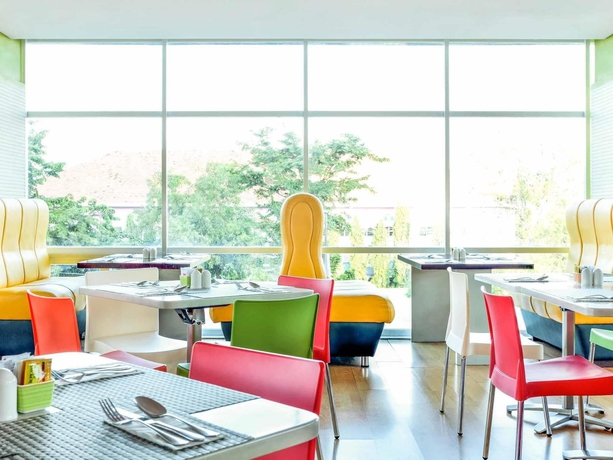 Imagen del bar/restaurante del Hotel Ibis Semarang Simpang Lima. Foto 4