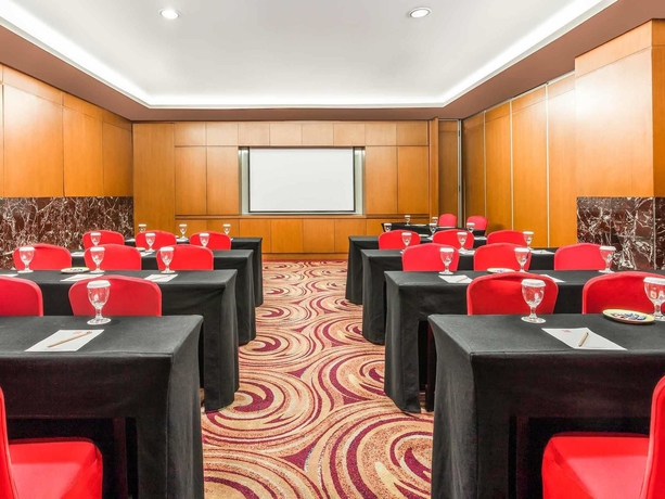 Imagen de los interiores del Hotel Ibis Semarang Simpang Lima. Foto 10