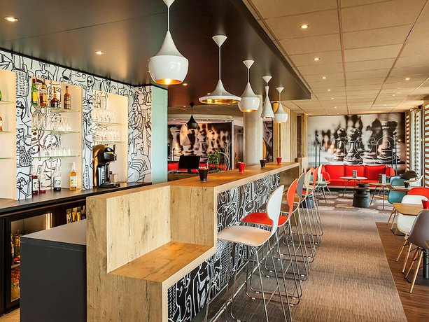 Imagen del bar/restaurante del Hotel Ibis Sens, Sens. Foto 2
