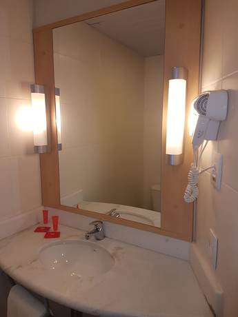Imagen de la habitación del Hotel Ibis Sertaozinho. Foto 17