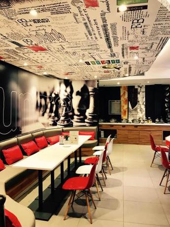 Imagen de la habitación del Hotel Ibis Shanghai Gubei. Foto 8
