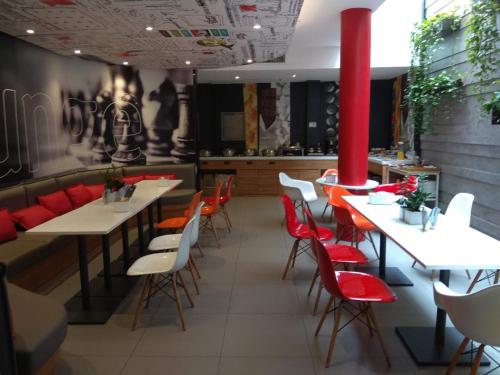 Imagen de la habitación del Hotel Ibis Shanghai Gubei. Foto 10