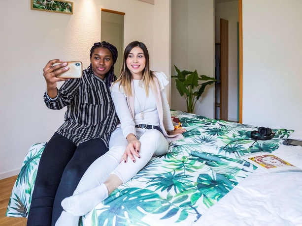 Imagen de la habitación del Hotel Ibis Sion. Foto 16