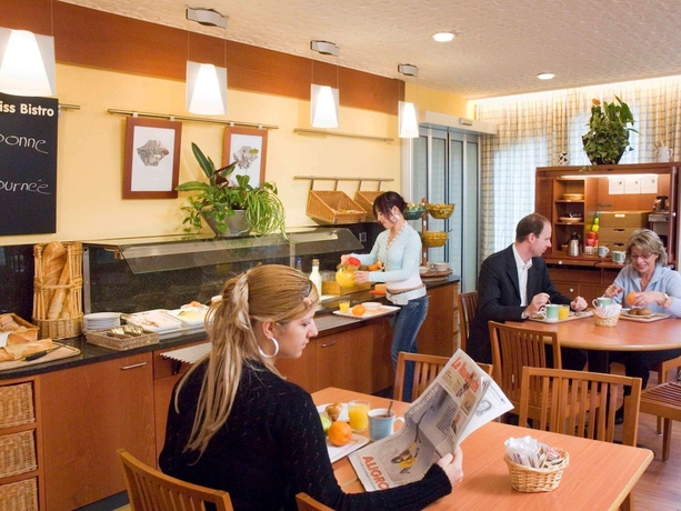 Imagen del bar/restaurante del Hotel Ibis Sion. Foto 2