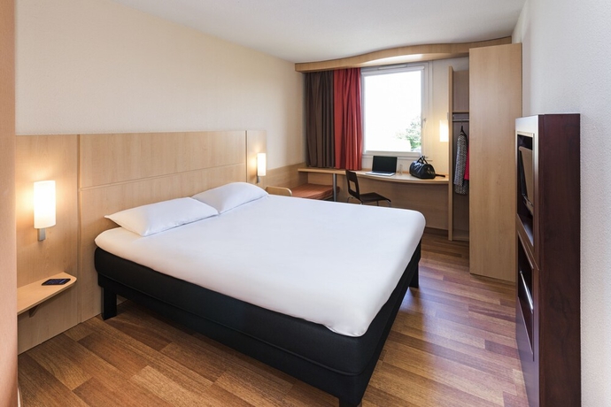 Imagen de la habitación del Hotel Ibis Sisteron. Foto 7
