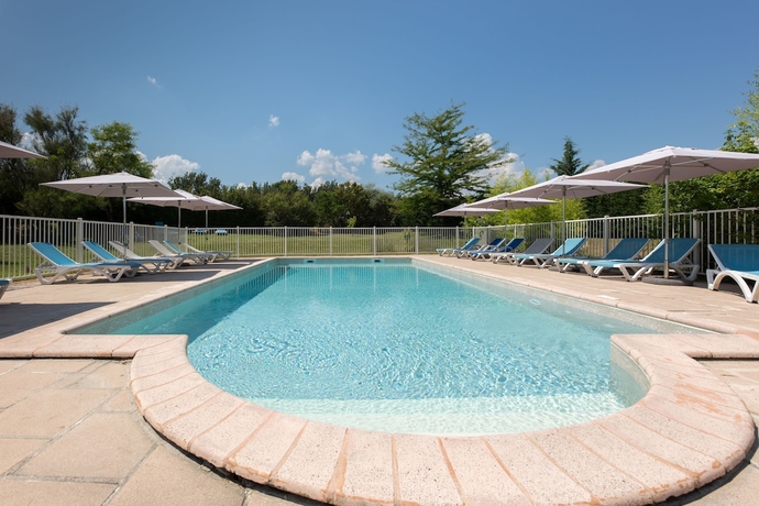Imagen de la piscina del Hotel Ibis Sisteron. Foto 19