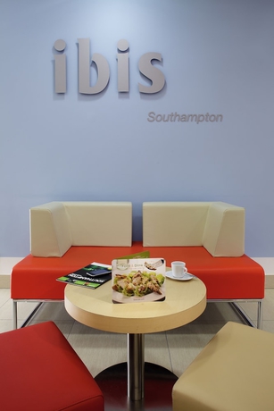 Imagen de los interiores del Hotel Ibis Southampton Centre. Foto 16