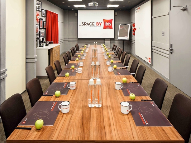 Imagen de los interiores del Hotel Ibis Southampton Centre. Foto 17