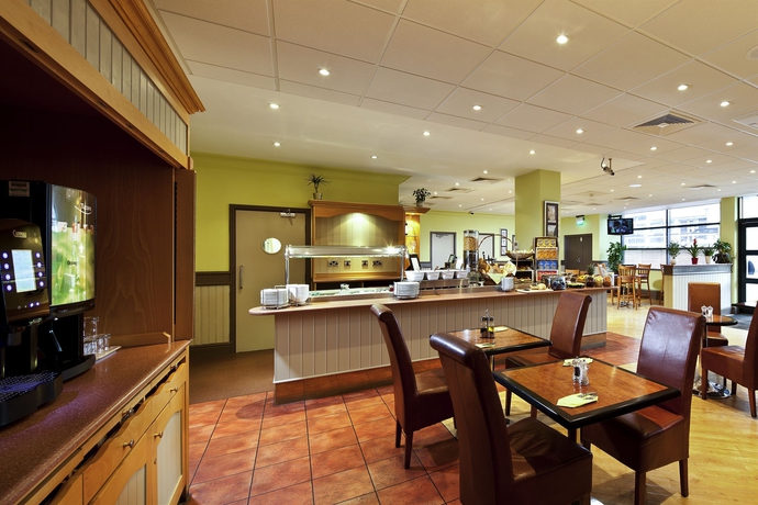 Imagen del bar/restaurante del Hotel Ibis Stevenage Centre. Foto 6