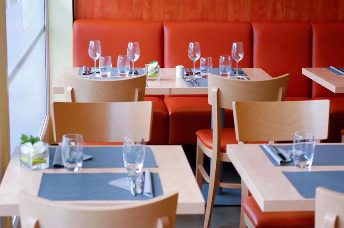 Imagen del bar/restaurante del Hotel Ibis Strasbourg Aéroport Le Zenith. Foto 4