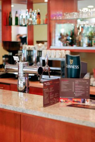 Imagen del bar/restaurante del Hotel Ibis Strasbourg Aéroport Le Zenith. Foto 6