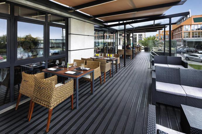 Imagen del bar/restaurante del Hotel Ibis Styles A Coruña. Foto 2