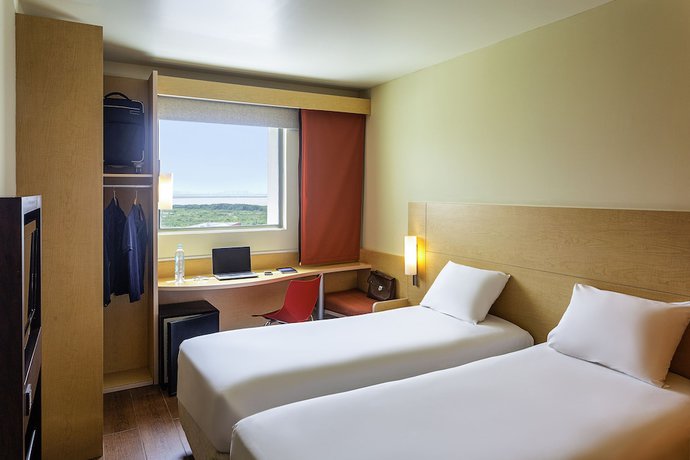 Imagen de la habitación del Hotel Ibis Styles Abidjan Plateau. Foto 9