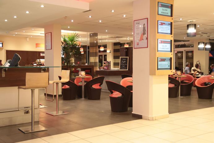 Imagen de los interiores del Hotel Ibis Styles Abidjan Plateau. Foto 18