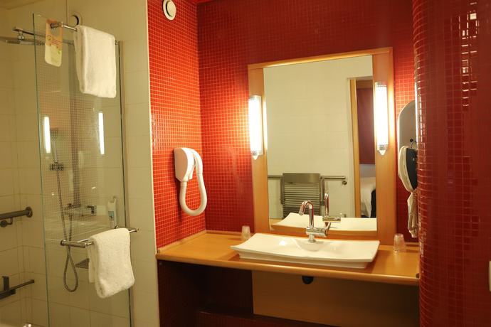 Imagen de la habitación del Hotel Ibis Styles Abidjan Plateau. Foto 15
