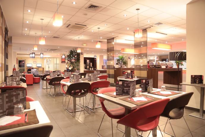 Imagen del bar/restaurante del Hotel Ibis Styles Abidjan Plateau. Foto 2