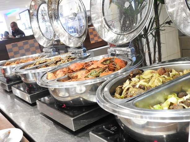 Imagen del bar/restaurante del Hotel Ibis Styles Abidjan Plateau. Foto 7