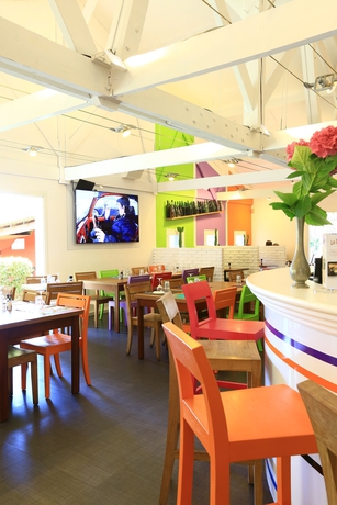 Imagen del bar/restaurante del Hotel Ibis Styles Aix en Provence Mas des Oliviers. Foto 3