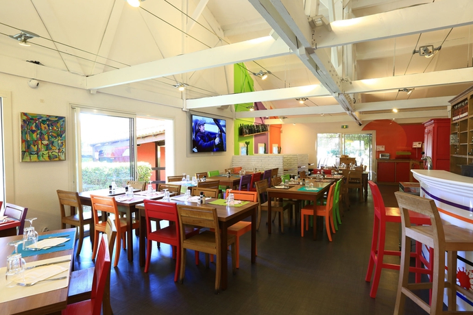 Imagen del bar/restaurante del Hotel Ibis Styles Aix en Provence Mas des Oliviers. Foto 7