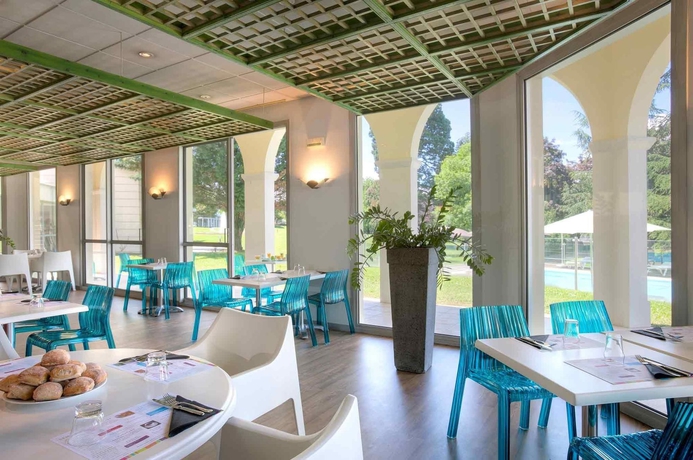 Imagen del bar/restaurante del Hotel Ibis Styles Aix-les-bains Domaine De Marlioz. Foto 10