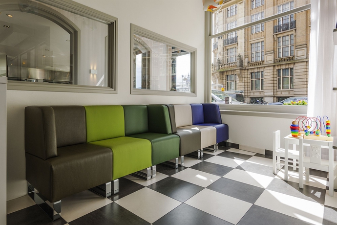 Imagen de los interiores del Hotel Ibis Styles Amsterdam Central Station. Foto 12