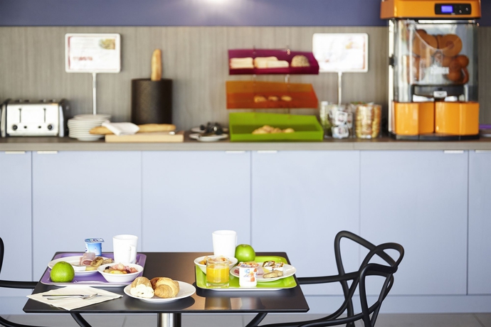 Imagen del bar/restaurante del Hotel Ibis Styles Arles Palais Des Congrès. Foto 3