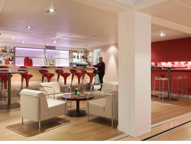 Imagen del bar/restaurante del Hotel Ibis Styles Avignon Sud. Foto 10
