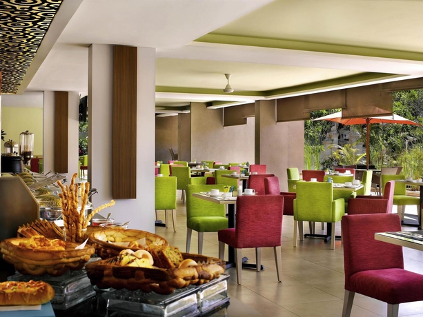 Imagen del bar/restaurante del Hotel Ibis Styles Bali Benoa. Foto 11