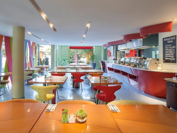 Imagen del bar/restaurante del Hotel Ibis Styles Bali Legian. Foto 3