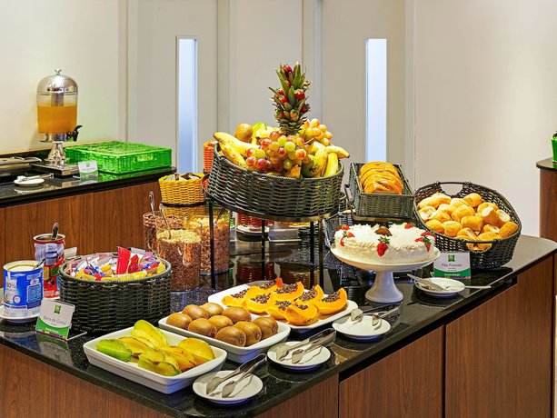 Imagen del bar/restaurante del Hotel Ibis Styles Balneário Camboriú. Foto 7