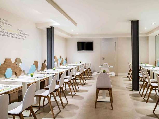Imagen del bar/restaurante del Hotel Ibis Styles Barcelona Centre. Foto 3