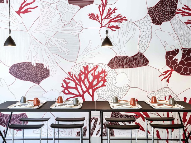 Imagen del bar/restaurante del Hotel Ibis Styles Barcelona City Bogatell. Foto 7