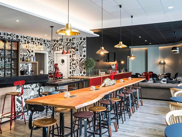 Imagen del bar/restaurante del Hotel Ibis Styles Barcelona City Bogatell. Foto 8