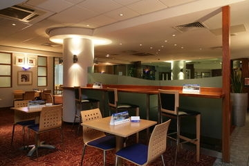 Imagen del bar/restaurante del Hotel Ibis Styles Birmingham Center. Foto 13