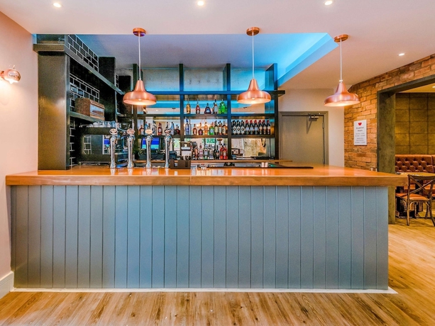 Imagen del bar/restaurante del Hotel Ibis Styles Birmingham Hagley Road. Foto 8