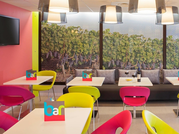 Imagen del bar/restaurante del Hotel Ibis Styles Bordeaux Saint M&eacute;dard. Foto 8