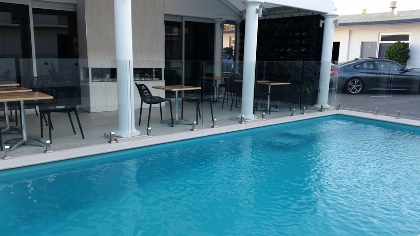 Imagen de la piscina del Hotel Ibis Styles Broken Hill. Foto 16
