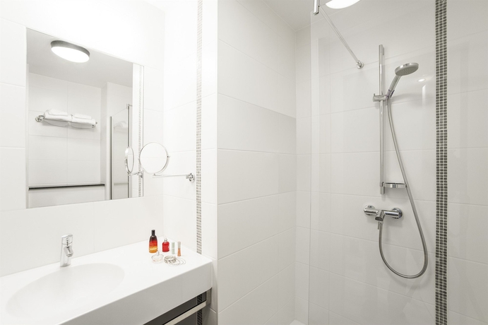 Imagen de la habitación del Hotel Ibis Styles Brussels Centre Stephanie. Foto 13