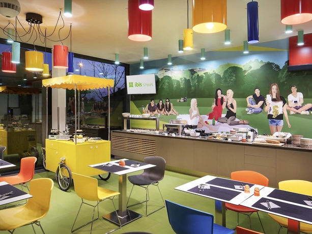 Imagen del bar/restaurante del Hotel Ibis Styles Budapest Citywest. Foto 4