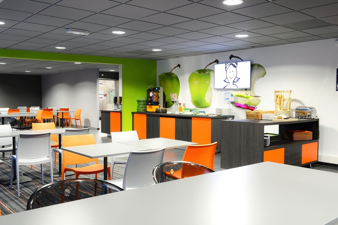 Imagen del bar/restaurante del Hotel Ibis Styles Caen Centre Gare. Foto 7