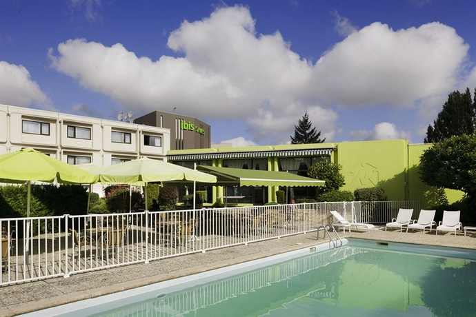 Imagen de la piscina del Hotel Ibis Styles Chalon Sur Saone. Foto 16