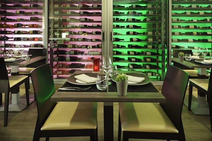 Imagen del bar/restaurante del Hotel Ibis Styles Chalon Sur Saone. Foto 7