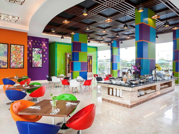 Imagen del bar/restaurante del Hotel Ibis Styles Cikarang. Foto 4