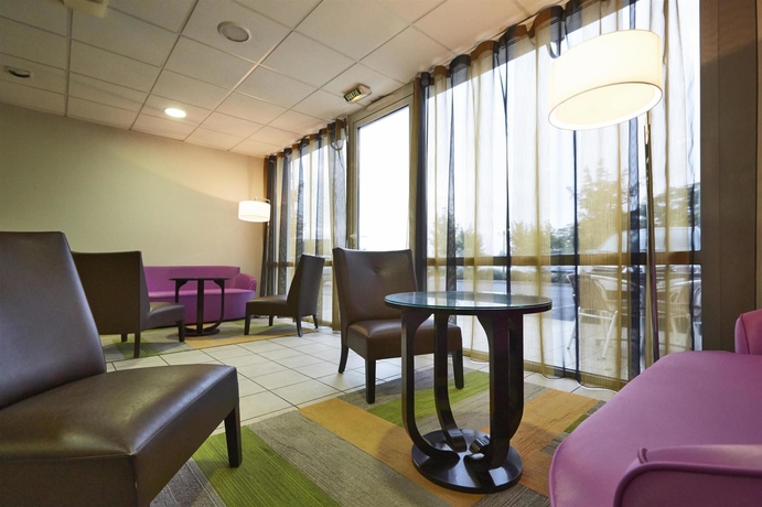 Imagen del bar/restaurante del Hotel Ibis Styles Clermont Ferrand Sud La Pardieu. Foto 2